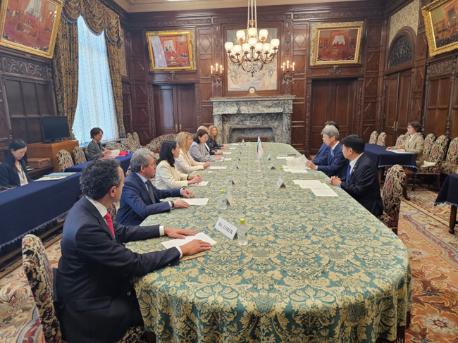 Двустранните отношения обсъдиха зам.-председателят на парламента Рая Назарян и държавният министър на външните работи на Япония Хисаюки Фуджий