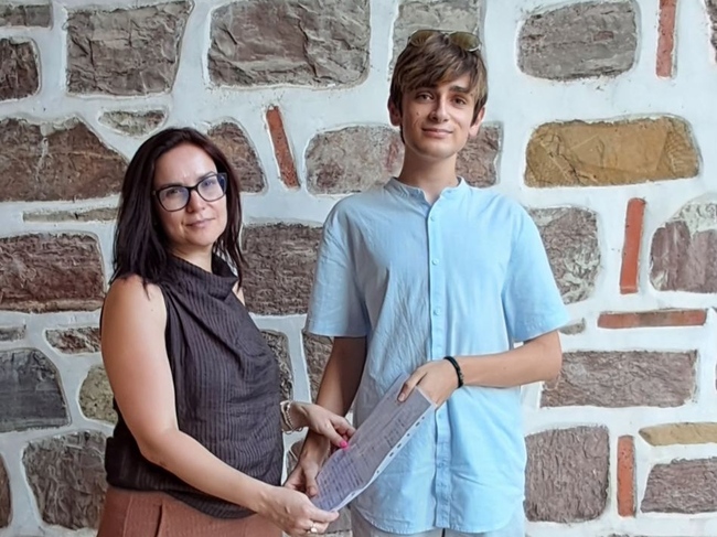 Фондация "Павел Върбанов" подпомага млад музикален талант от Ямбол