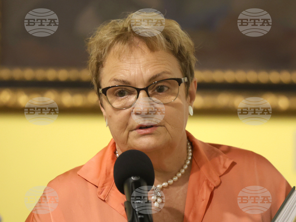 Васил Захариев заслужава професионално отношение с много обич, каза директорът на Софийската градска художествена галерия Аделина Филева