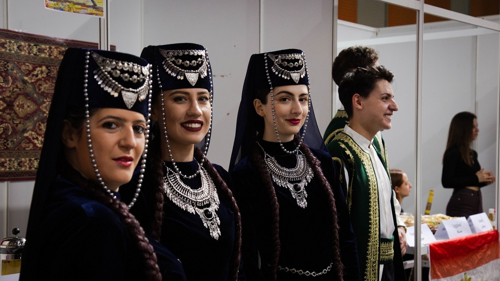 АУБ: Традиционната Международна седмица на Американския университет завърши с приключенска „обиколка“ на света в кулинарни и музикални изкушения