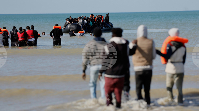 Великобритания предприема „радикална реформа“ за ограничаване на миграцията