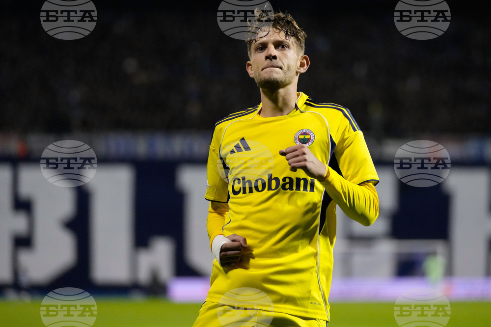 Рен привлече полския национал на Фенербахче Себастиан Шимански