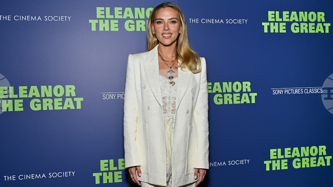 Скарлет Йохансон e в края на преговорите за участието си във втората част на филма „Батман“