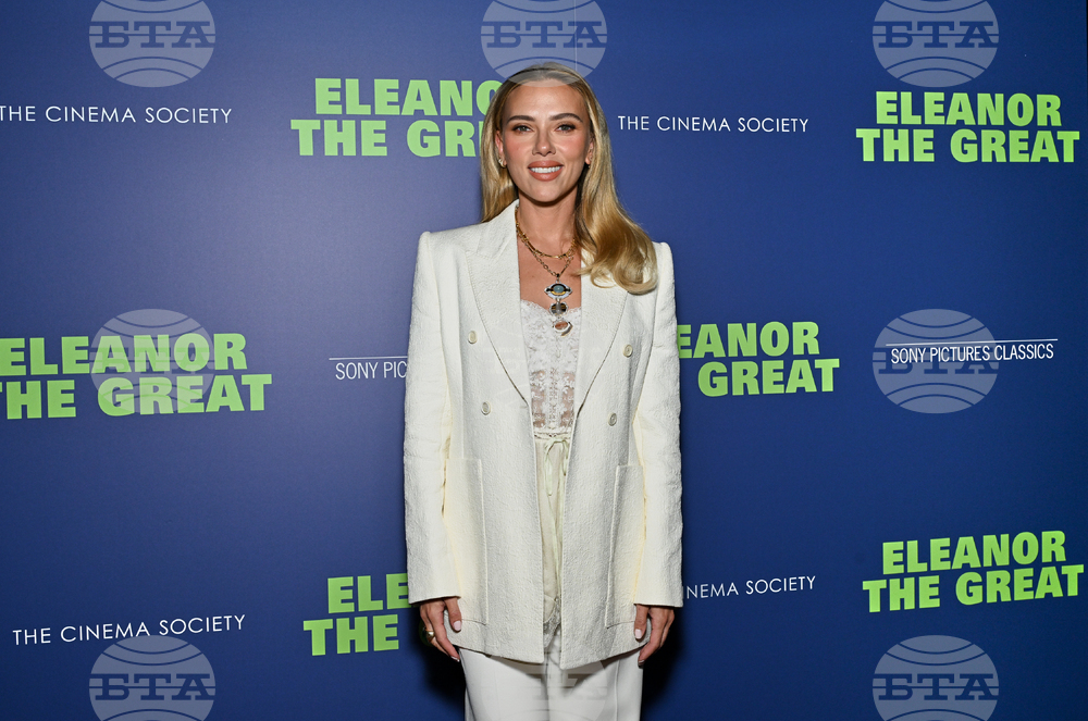 Скарлет Йохансон e в края на преговорите за участието си във втората част на филма „Батман“