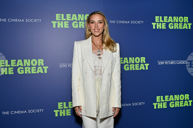 Скарлет Йохансон e в края на преговорите за участието си във втората част на филма „Батман“