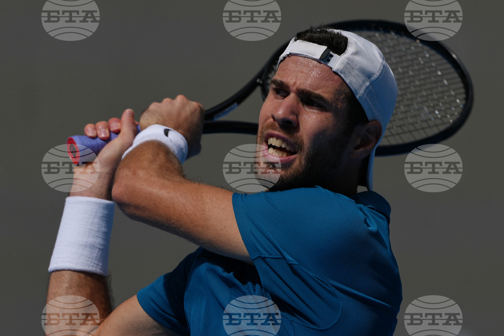 Петият в схемата Карен Хачанов отпадна в първия кръг на турнира по тенис във Виена