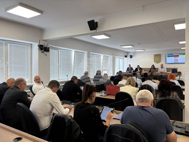 Съветниците в Самоков приеха изменения в наредба, с които се забранява на управляващите тротинетки да развиват по-голяма скорост от 20 км/ч