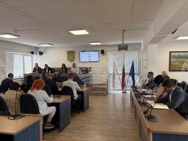 Общинският съвет в Самоков прие решение, свързано с електрическите тротинетки, и утвърди промени в бюджета на общината за тази година