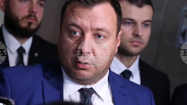 Петър Петров от „Възраждане“ призова народния представител Наталия Киселова да си подаде оставката