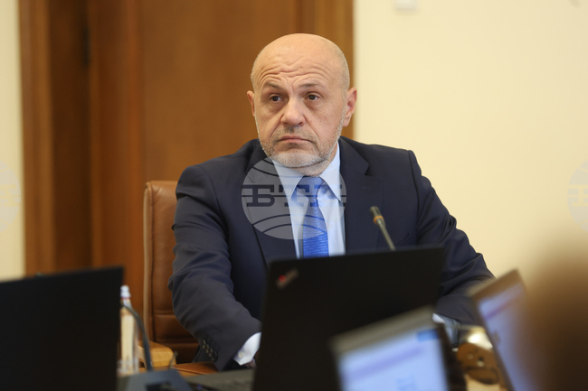 Нека политическите бури не водят до колебания и темпът на изпълнение да не бъде забавен, призова вицепремиерът Дончев относно ПВУ