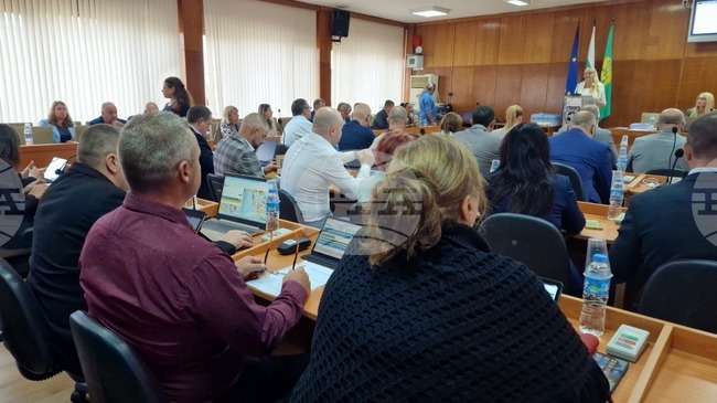 Кметът на община Шумен да издаде запис на заповед във връзка с проекти за спортни зали, решиха общинските съветници в Шумен