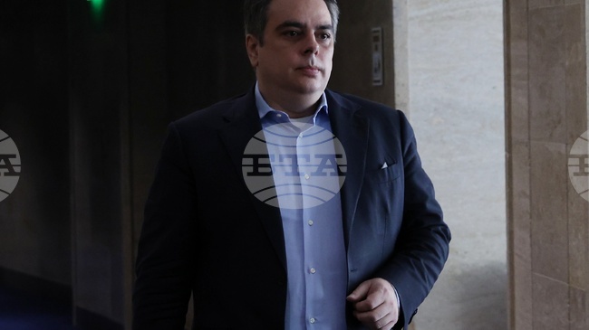Ако ще се краде чрез бюджета, сме против него, независимо в каква валута е, каза Асен Василев 