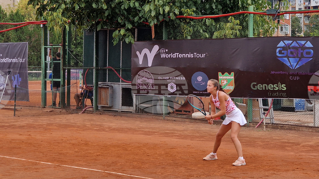 Младата българска тенисистка Росица Денчева спаси мачбол и се класира за полуфиналите на сингъл в Гърция