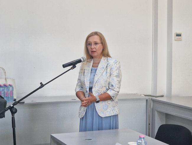 Ще видим ползите от присъединяването на България към еврозоната след 1 януари 2026 г., каза пред БТА Зорница Русинова