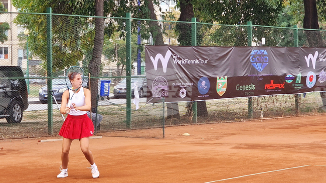 Елизара Янева достигна до четвъртфиналите на двойки на турнир по тенис в Порто