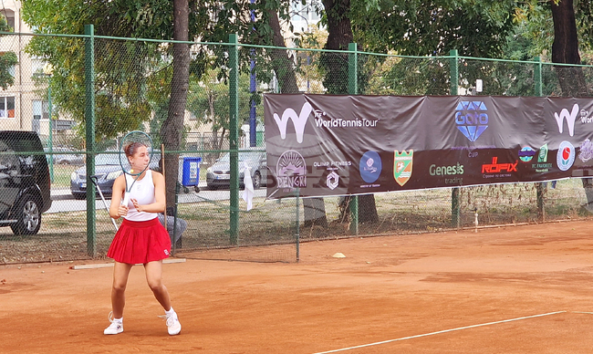 Елизара Янева достигна до четвъртфиналите на двойки на турнир по тенис в Порто