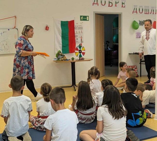 От Българския креативен клуб „Татковина“ в Берлин представиха пред деца и родители своите кръжоци и курсове