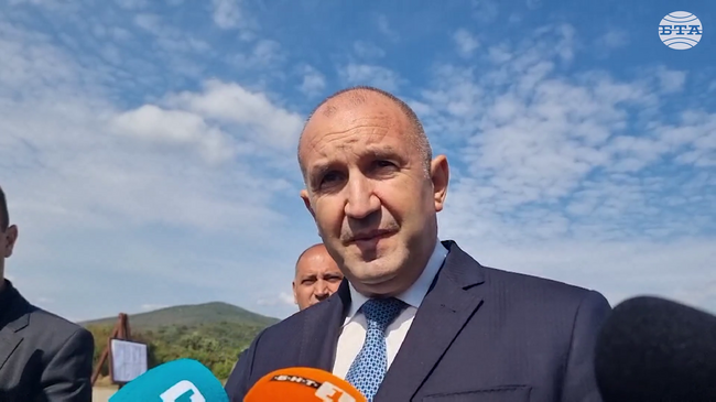 Важно е да изградим стена срещу покварата във властта, символ на която е Делян Пеевски, заяви президентът Румен Радев