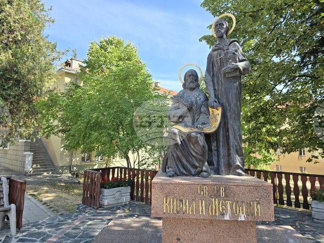 Средно училище „Св. св. Кирил и Методий“ в град Стрелча започва работа по проект за интерактивно образование