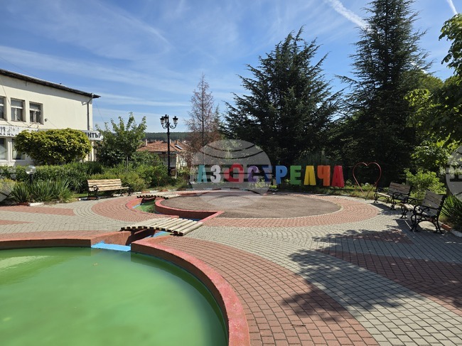 Учители от Средно училище „Св. св. Кирил и Методий“ в Стрелча започнаха обучение по проект „Еразъм+“