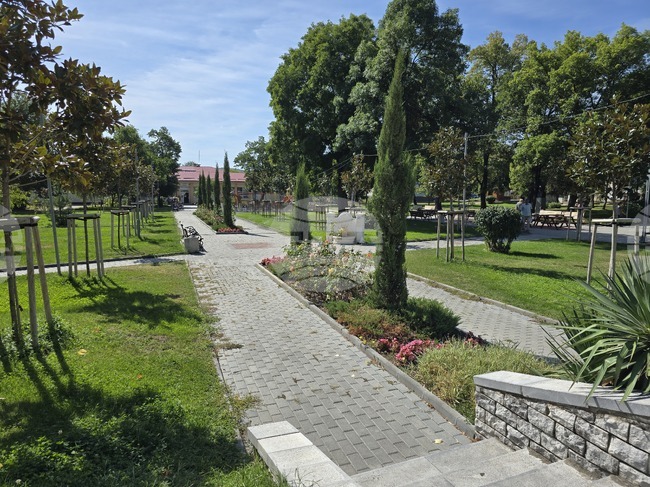 Започва обработката на тревните площи в община Стрелча срещу кърлежи и бълхи