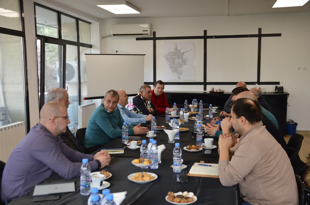 Община Благоевград: Кметът Илко Стоянов проведе среща с представители на част от бизнеса в Благоевград, заедно обсъдиха възможности за развитието на ФК „Пирин“