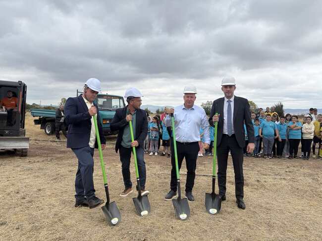 ММС: Първа копка на стадион „Белмекен“ в село Костенец