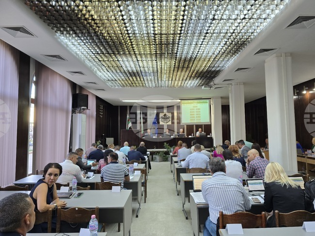 Общинският съвет в Сливен удостои с почетни звания и отличия изявени личности