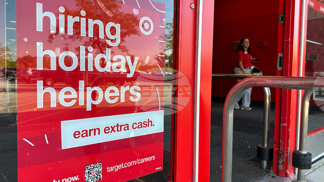 Частният сектор е създал повече работни места от очакваното през октомври, показват данни на "ЕйДиПи Рисърч"