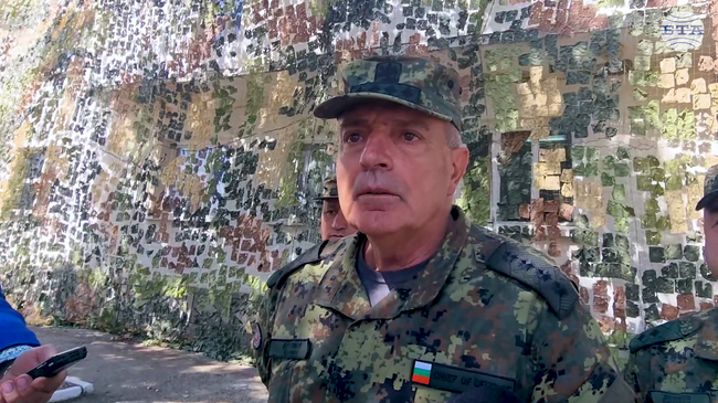 Няма държава, която сама може да се бори с дронове, смята началникът на отбраната адмирал Емил Ефтимов