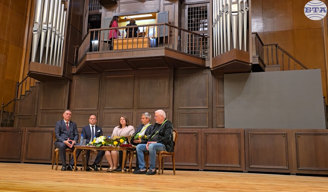 Със званието "Почетен гражданин" на Добрич бяха удостоени Александър Иванов и Енчо Малев на тържествено заседание на Общинския съвет