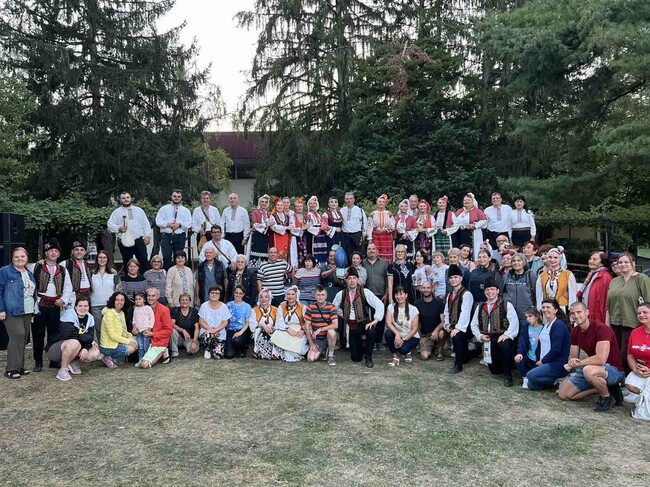 Капанският ансамбъл представи част от най-новата си програма на Българския фестивал на сливата в Орешак