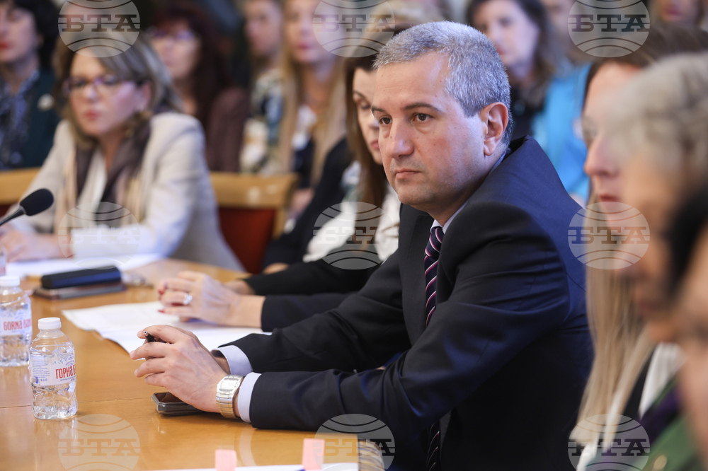 Добрият опит за разрешаване на проблема с насилието между децата, както и какво е необходимо да се направи, споделиха участници в кръгла маса