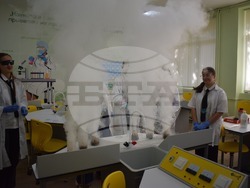 Заместник-министърът на образованието и науката д-р Емилия Лазарова откри нов STEM център в Профилираната природо-математическа гимназия в Ботевград. Снимка: МОН