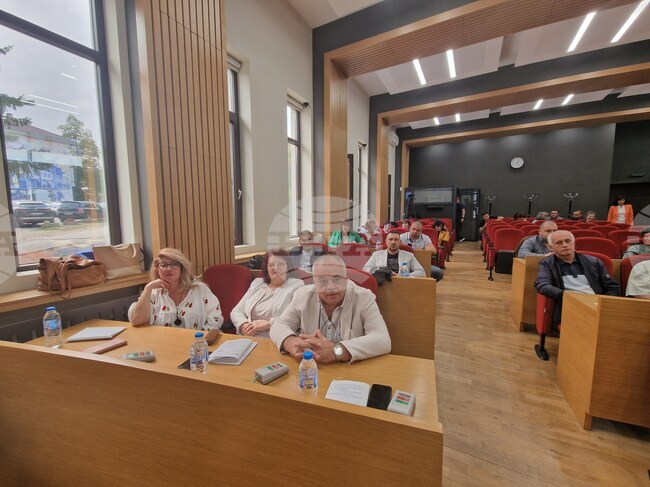Общинският съвет в Троян прие етичен кодекс, отчети на общинските фирми за полугодието и изменения в две наредби