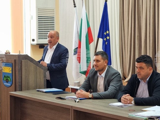 Общинските съветници в Черноочене дадоха съгласие с преходния остатък от целевата субсидия за 2024г. да бъдат ремонтирани административна и училищна сгради