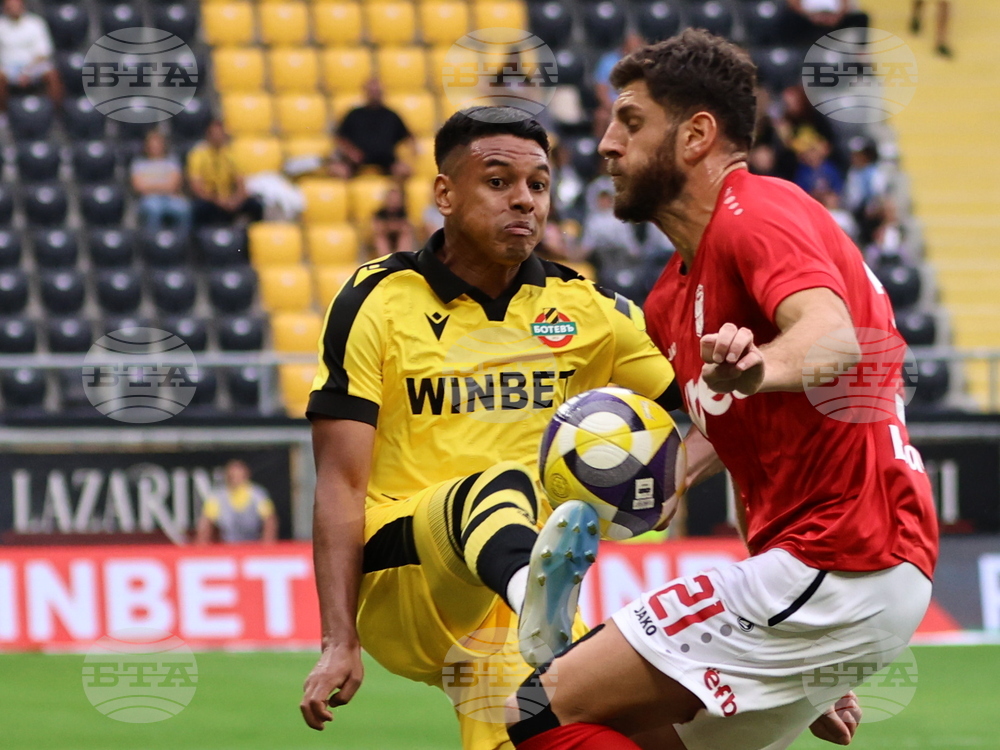 ЦСКА 1948 временно се изкачи на върха в класирането на Първа лига след успех над Ботев в Пловдив