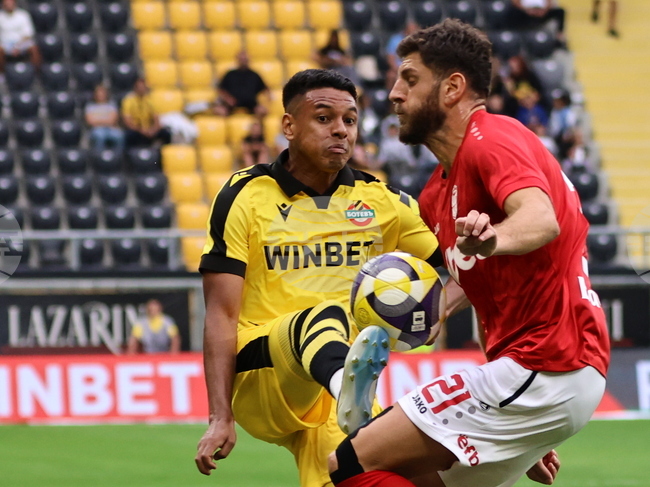 ЦСКА 1948 временно се изкачи на върха в класирането на Първа лига след успех над Ботев в Пловдив