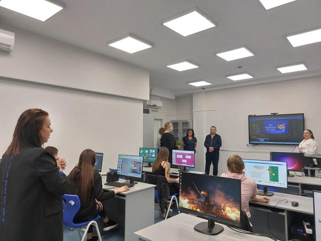 Откриха нова спортна площадка и втори STEM център в СУ „Димитър Благоев“ в Свищов