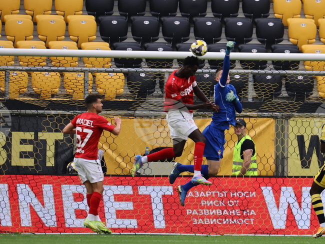 Цветомир Найденов: "Поздравления за Иван Стоянов, вкарал е в пълнолуние всички футболни разбирачи и нямат заспиване"