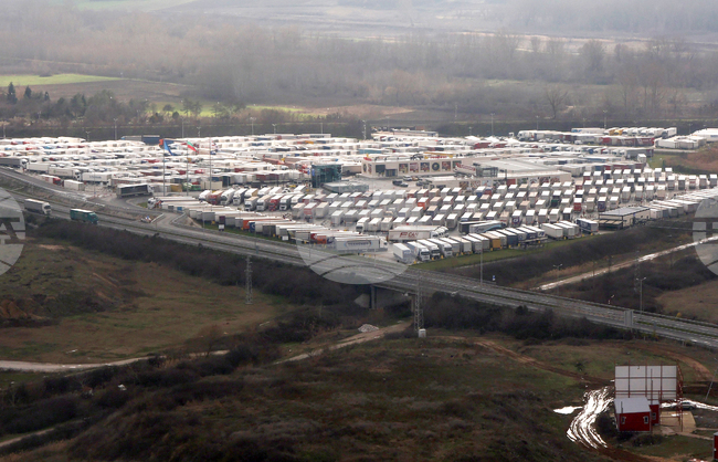 Production in Business Services in Bulgaria Down 0.9% Y/Y in April