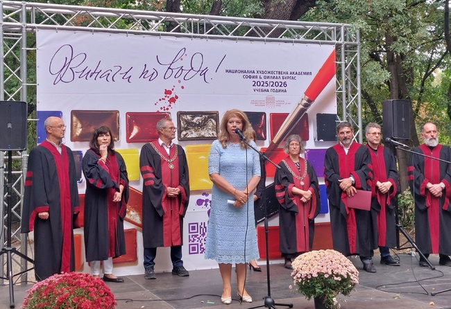 Вицепрезидентът към студентите в Националната художествена академия: От вас зависи как изглежда духовният живот на нацията