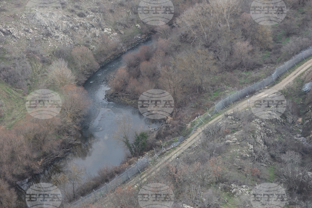 Bulgarian National Detained with Eight Illegal Migrants on Maritsa Motorway