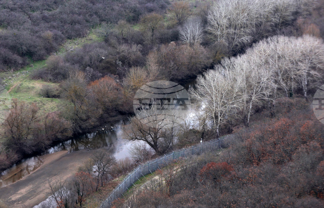 Турските сили по охрана на турско-българската граница са заловили 41 нелегални мигранти и един каналджия