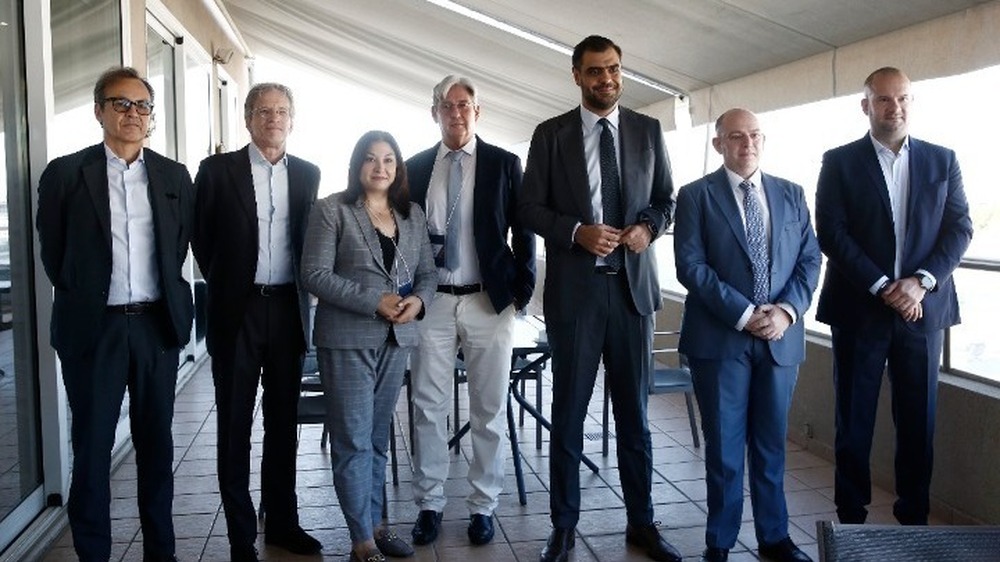 АНА-МПА: Гръцкият правителствен говорител Маринакис и президентът на АНА-МПА Пердикарис приветстваха участниците в конференцията на ЕАНА в Атина