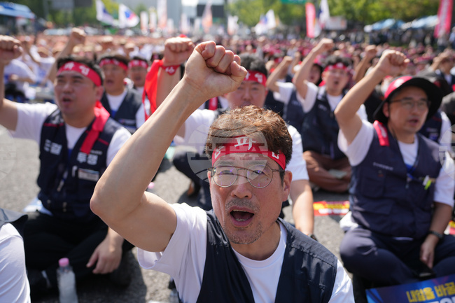 Южнокорейският президент нареди потушаване на антикитайските и античуждестранните демонстрации