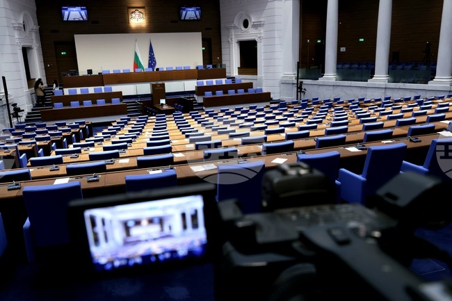 Парламентът не успя да започне работа поради липса на кворум