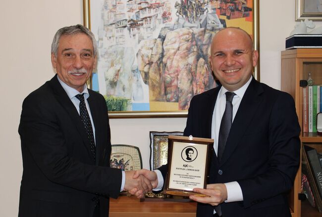 Илхан Кючюк пред студентите от ВТУ: ЕС не може да реши проблемите ни, ако ние като държава сме пасивни