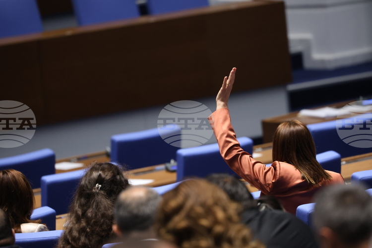 Parliament Passes at First Reading Gender Balance for Directors of Large Companies