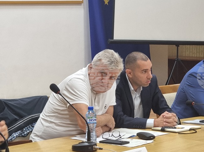 Министърът на околната среда и водите Манол Генов участва в кризисния щаб за безводието в Плевен